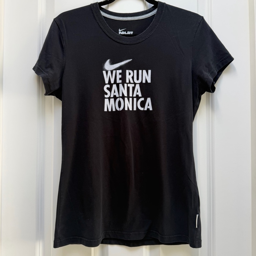 NIKE SHORT SLEEVE DRI FIT COTTON T SHIRT WE RUN SANTA MONICA BLACK MEDIUM